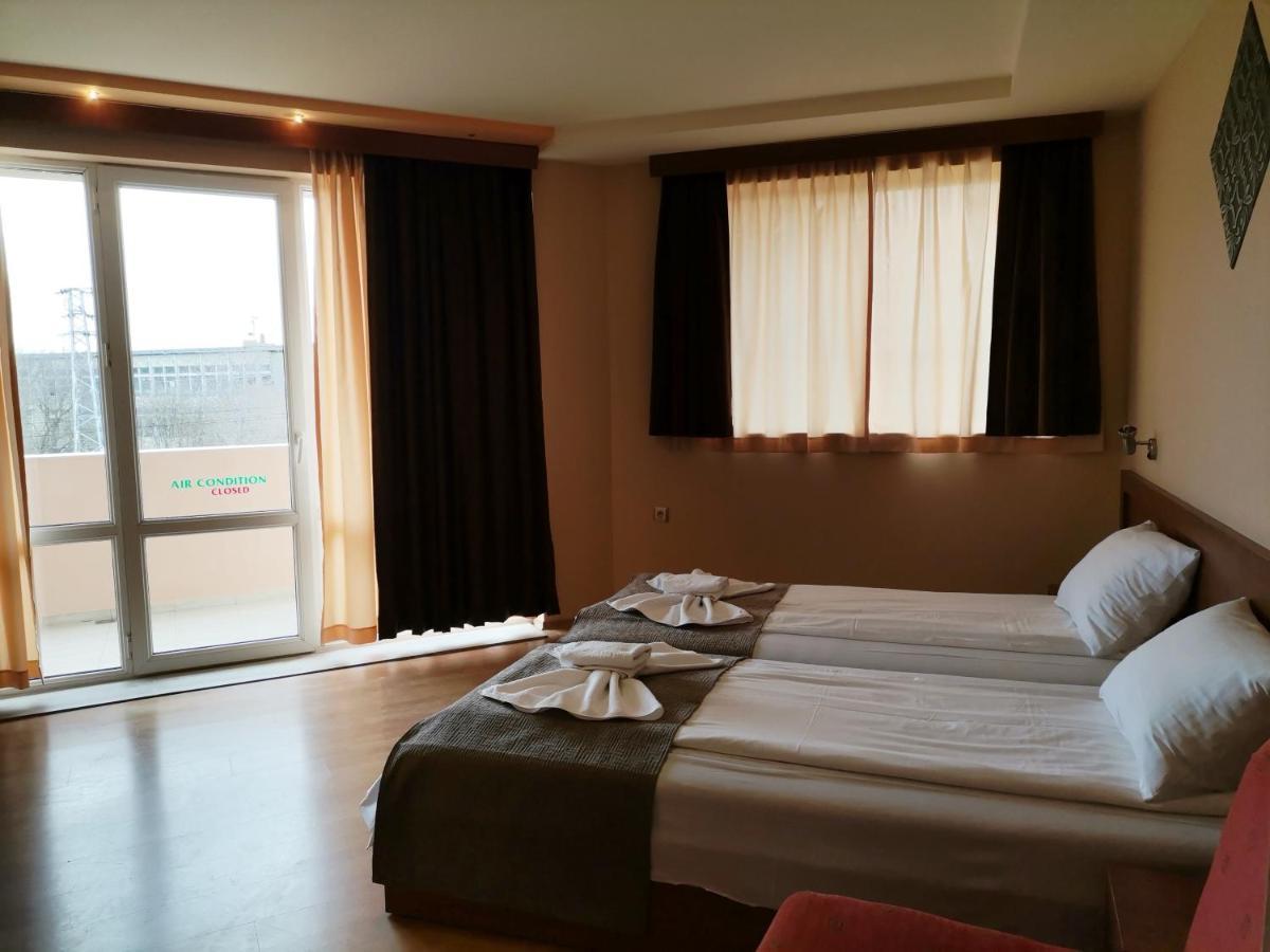 בלצ'יק Paris Hotel מראה חיצוני תמונה