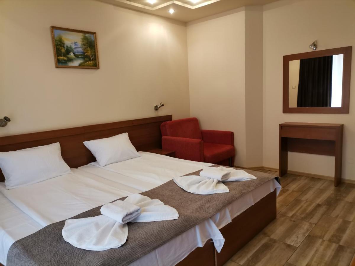 בלצ'יק Paris Hotel מראה חיצוני תמונה