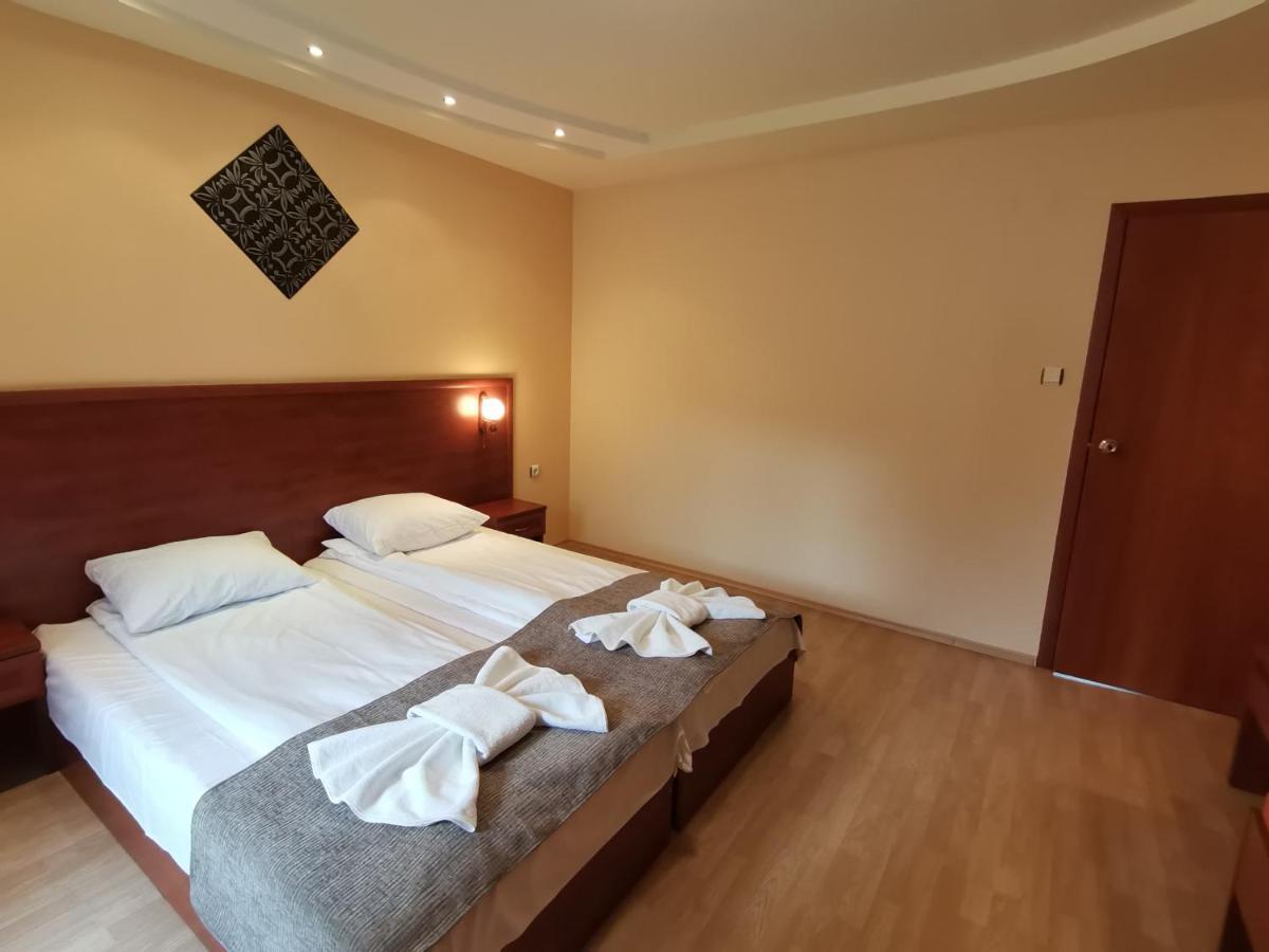 בלצ'יק Paris Hotel מראה חיצוני תמונה