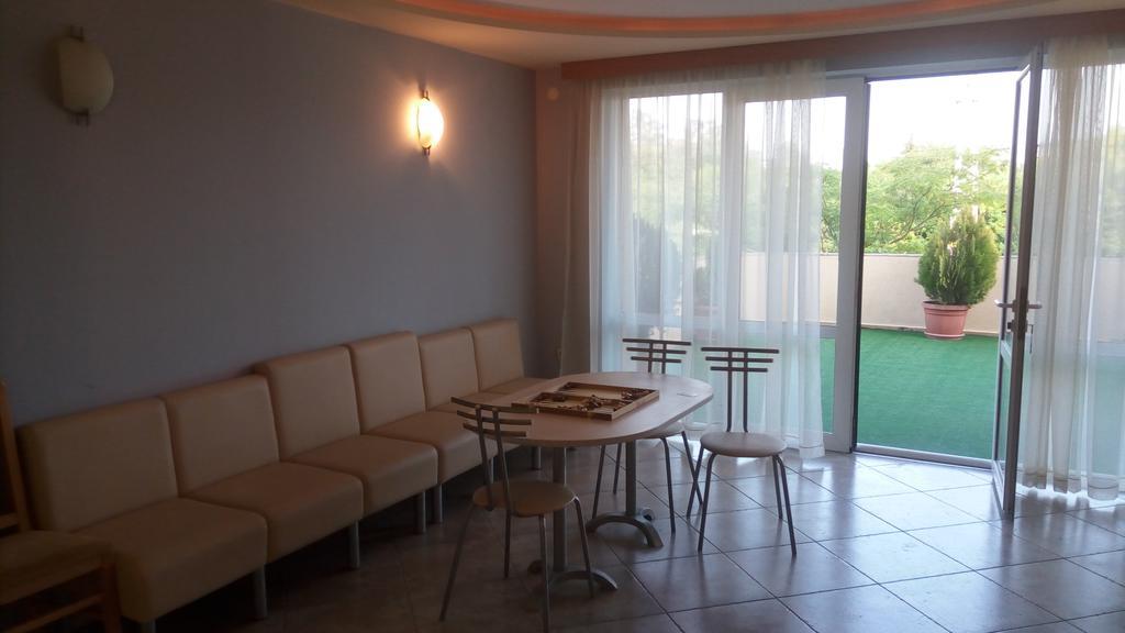 בלצ'יק Paris Hotel מראה חיצוני תמונה